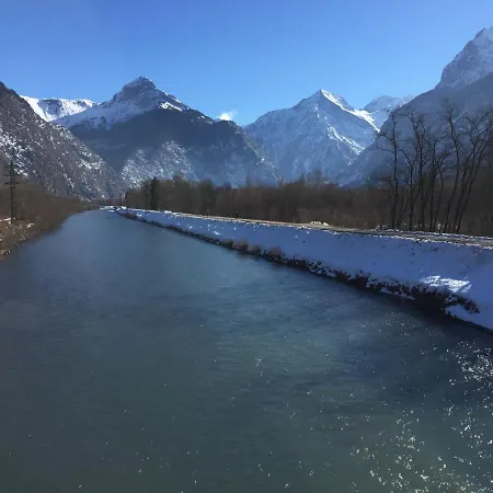Superbe A Bourg D'oisans Avec Terrasse Sud